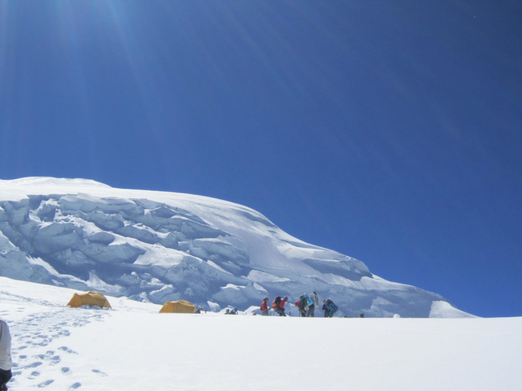 En approchant le camp 2 du Putha Hiunchuli (photo Karma Rita Sherpa / IMG)