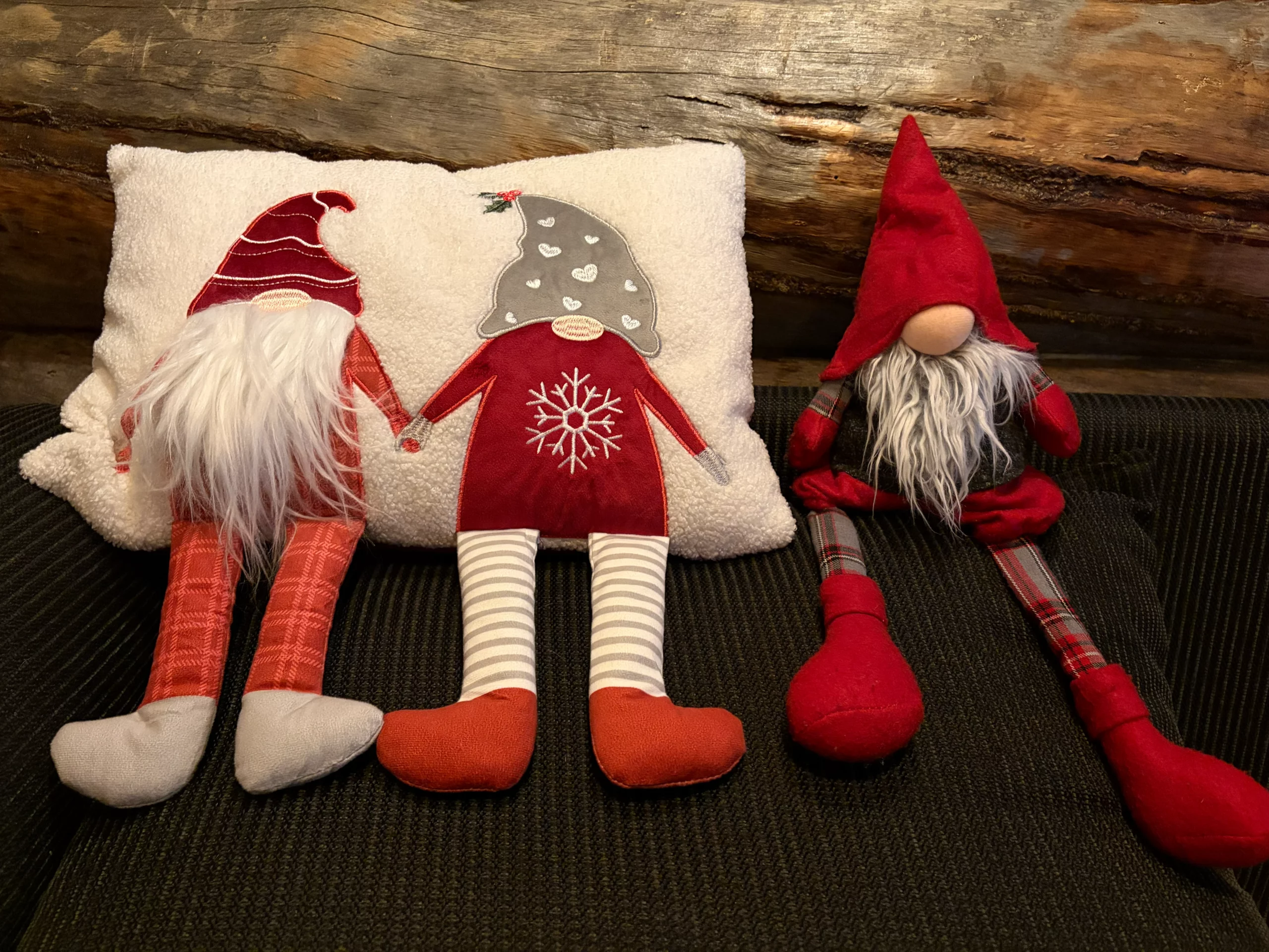 Lutins Ces elfes ou lutins, bonnet gris ou rouge rabattu sur le nez, vous accueillent dans toute la Laponie finlandaise